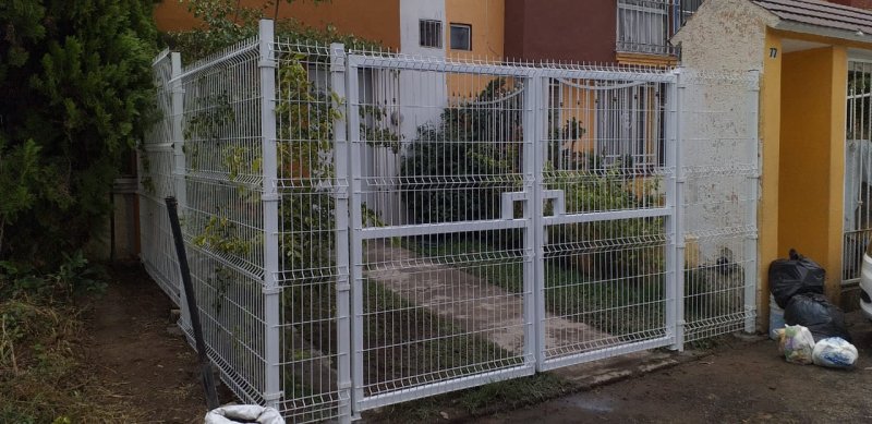 Reja Tipo Palitos Blanca en Colonia Parques de Zapopan